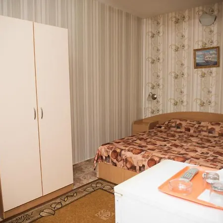 за гости Апартамент *